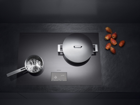 Jadi présente la table de cuisson induction GAGGENAU